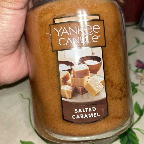 NWT Yankee Candle Salted Caramel Large Glass candle - Picture 9 of 9